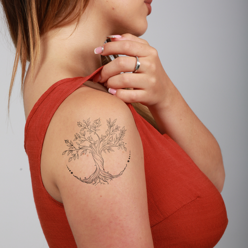 tatouage ephemere arbre sacré style spirituel et intemporel