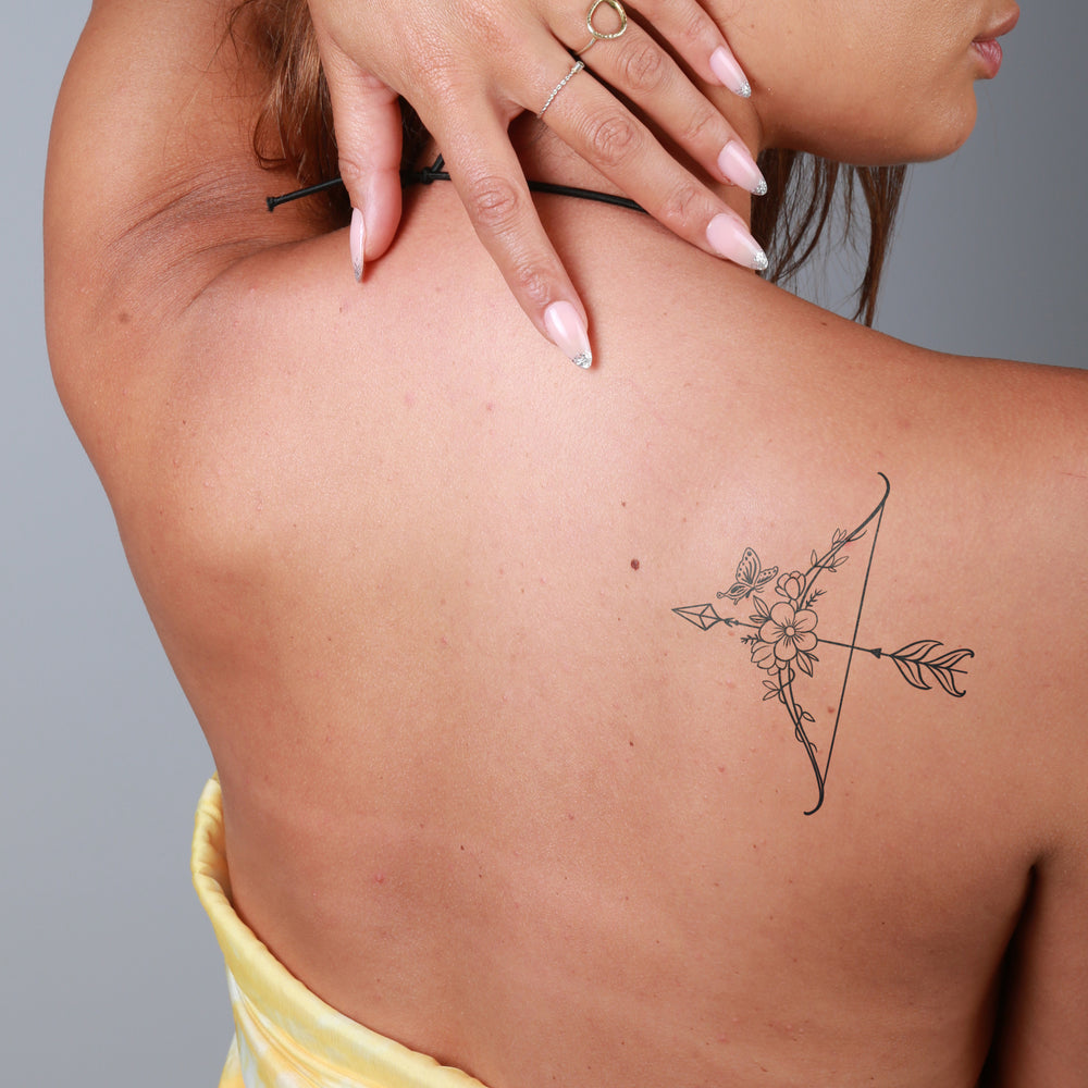 tatouage ephemere arc et papillon fleuri style delicat et symbolique
