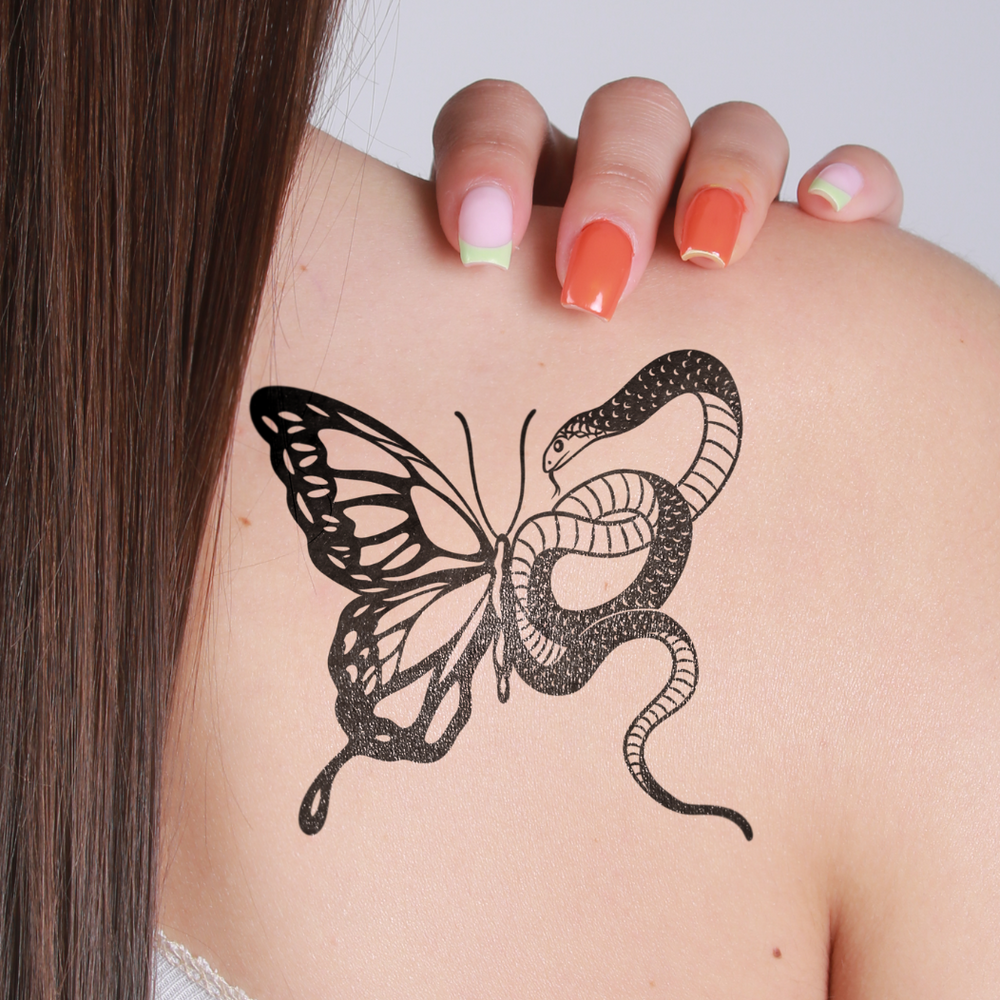 tatouage temporaire papillon serpent discret inspiration metamorphose et renaissance