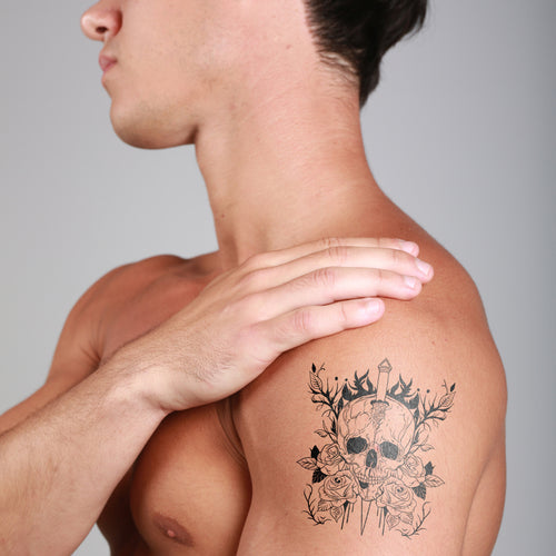 tatouage ephemere tete de mort poignard style audacieux et mystique
