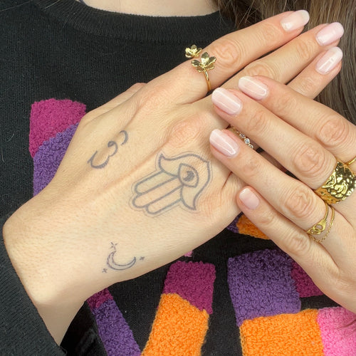 tatouage temporaire petite lune et main de fatma