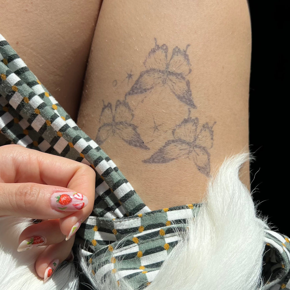 tatouage temporaire trio de papillons cuisse et jambe