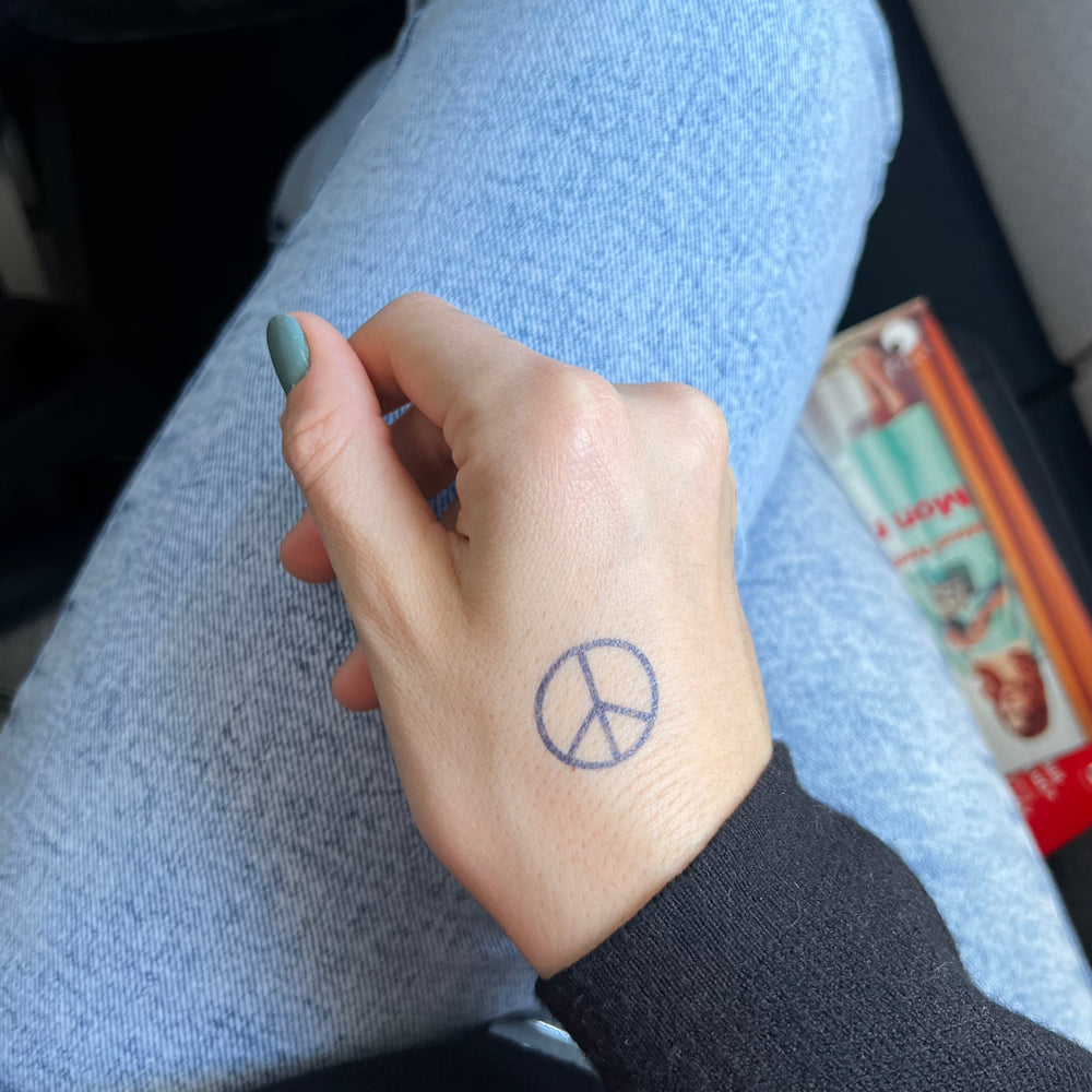 Tatouage peace and love