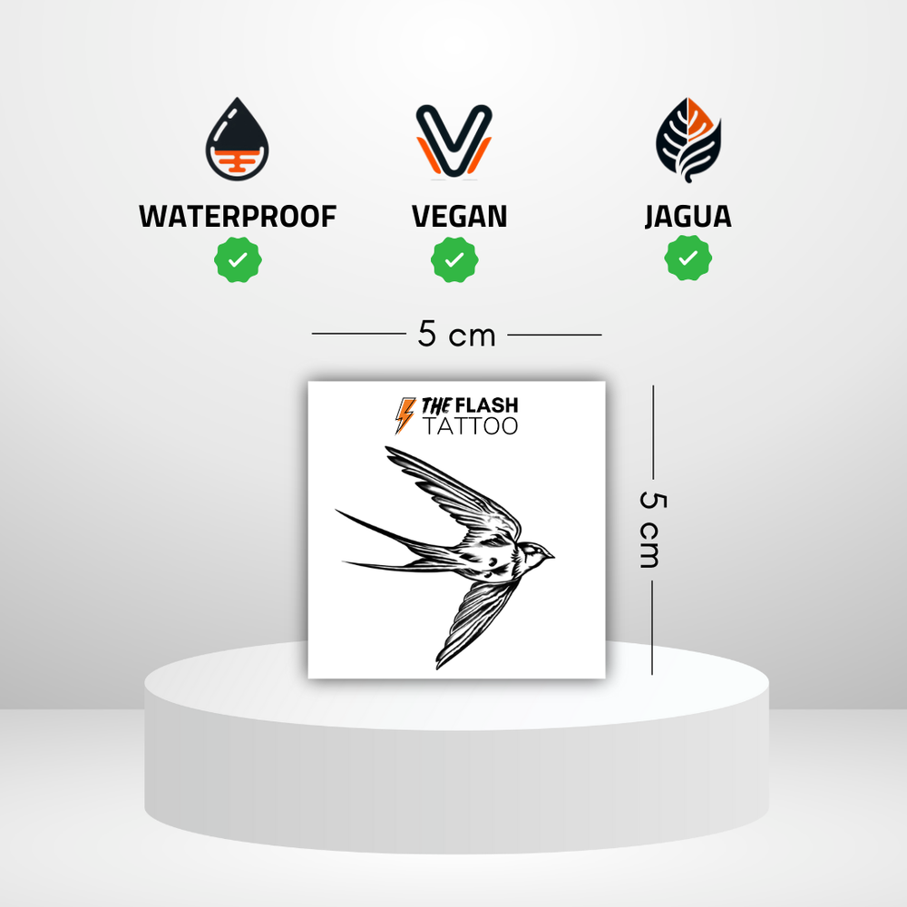 Tatouage hirondelle réaliste idéal pour le poignet