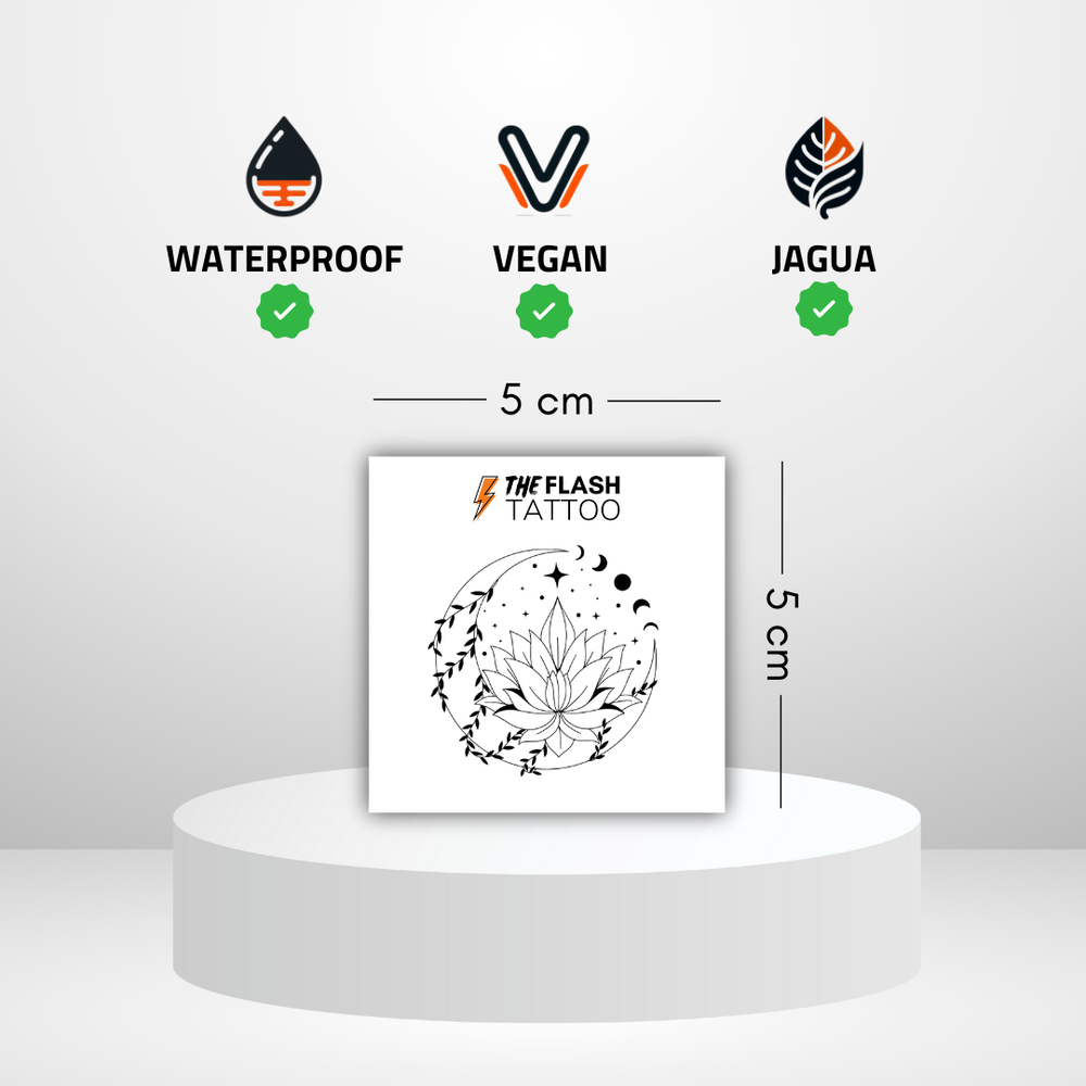 Tatouage lune et lotus romantique pour femme avec etoile et lune