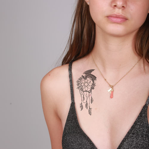 Tatouage dragon attrape rêve et fleur