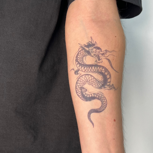 tatouage ephemere dragon style puissant et mystique