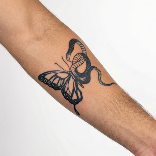 Tatouage ephemere homme papillon serpent sur le bras