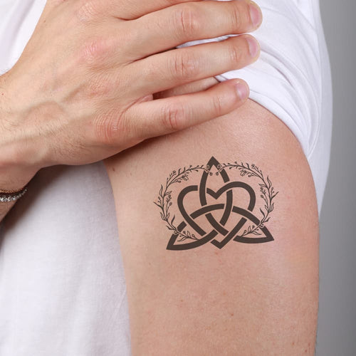 Tatouage viking noeud de la trinité symbole homme